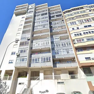Casa de hóspedes Wonderful Shared In Alfornelos - Near Metro!